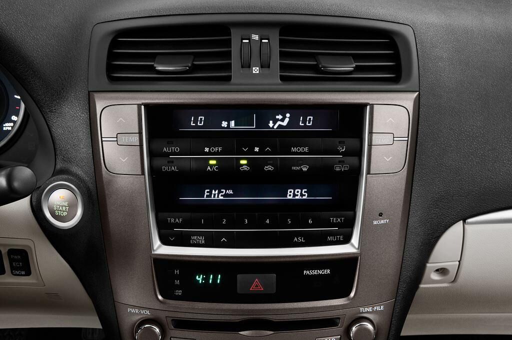 Lexus IS (Baujahr 2011) Luxury Line 4 Türen Temperatur und Klimaanlage