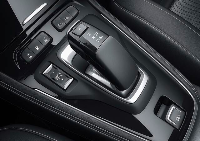 Der Fahrer kann zwischen den vier Fahrmodi Elektro, Hybrid, Allrad und Sport wählen