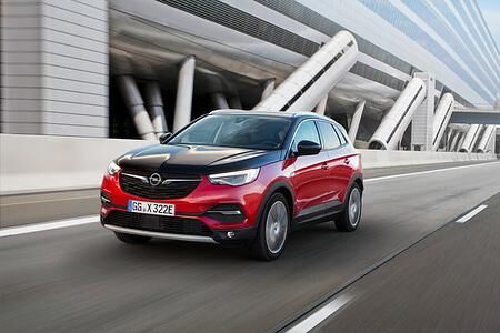 Opel Grandland X Hybrid4 - Mit Stecker und Allrad