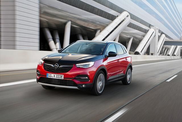 Opel Grandland X Hybrid4 - Mit Stecker und Allrad
