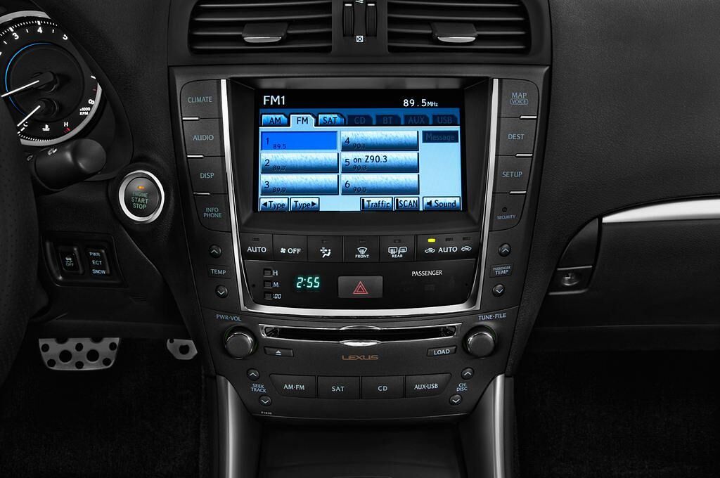 Lexus IS (Baujahr 2012) Executive Line 4 Türen Radio und Infotainmentsystem