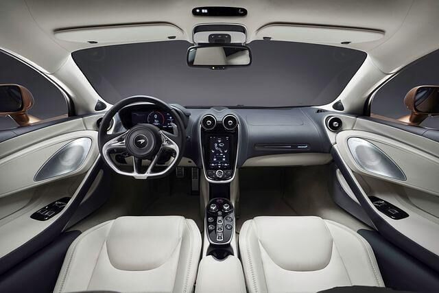 Im Vergleich zu anderen McLaren-Modellen bietet der Grand Tourer ein nobleres Ambiente