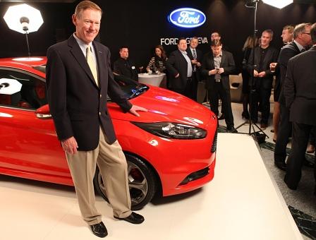 Ford-Chef Alan Mulally und der Ford Fiesta ST