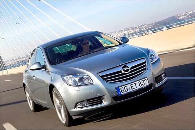 Die Limousinen-Ausführungen des Insignia 2.0 BiTurbo CDTI laufen maximal 230 km/h schnell