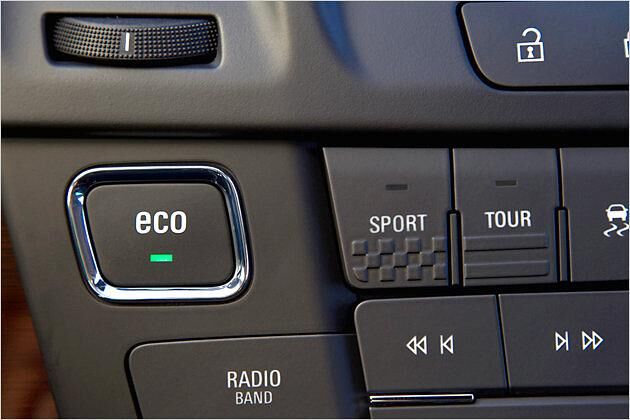 Jeder handgeschaltete Insignia 2.0 BiTurbo CDTI hat serienmäßig ein Start-Stopp-System an Bord: Es kann über die Eco-Taste an- und ausgeschaltet werden