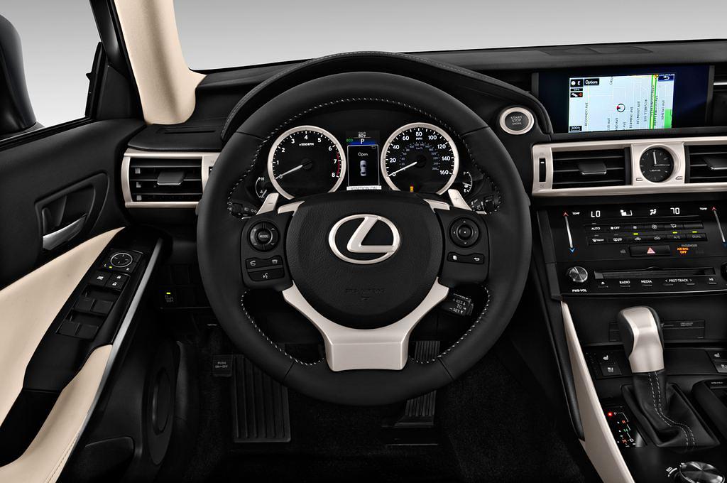 Lexus IS (Baujahr 2013) - 4 Türen Lenkrad