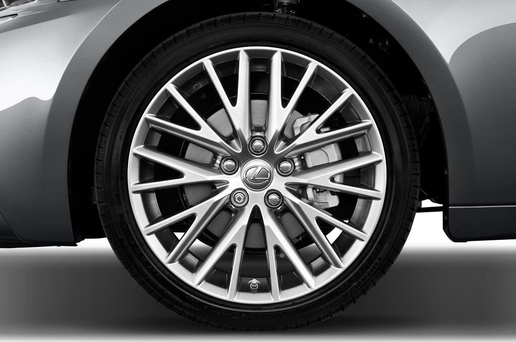 Lexus IS (Baujahr 2013) - 4 Türen Reifen und Felge