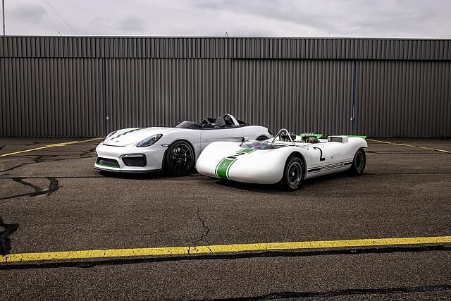 Der Porsche 909 Bergspyder und Porsche 981 Bergsypder im Formationsflug