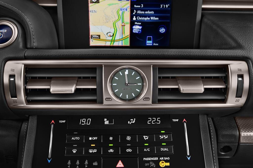 Lexus IS (Baujahr 2015) 2.5 300H F-Sport Automatik 4 Türen Lüftung