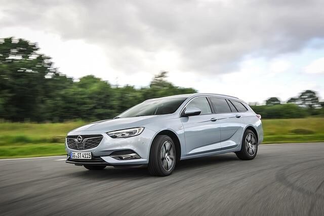Der Opel Insignia bietet als Kombi Platz satt