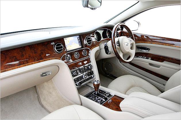 Eine vom Luxus gesättigte Kabine gehört beim Mulsanne zum Serienumfang