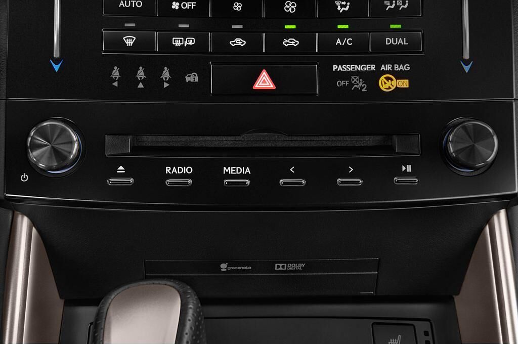 Lexus IS (Baujahr 2015) 2.5 300H F-Sport Automatik 4 Türen Radio und Infotainmentsystem