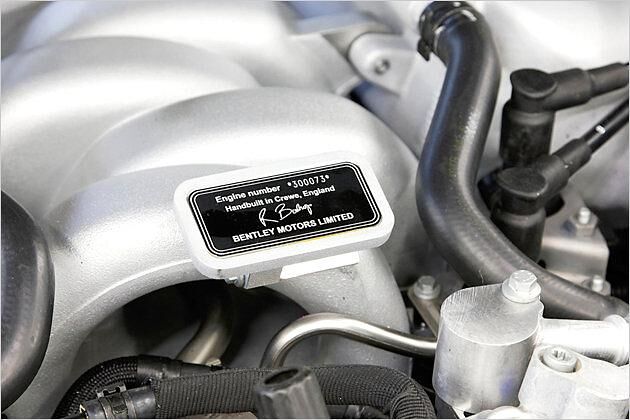 Das 520-PS-Aggregat wird in England per Hand montiert