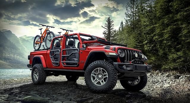 Der Jeep Gladiator Rubicon Mopar hat ein extrovertiertes Aussehen