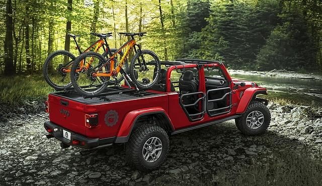 Der Jeep Gladiator kann mit bis zu 725 Kilogramm beladen werden