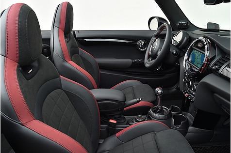 Der Innenraum des Mini John Cooper Works Cabrio