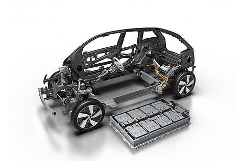 BMW i3 2016 - das Akkupaket im Boden hat eine größere Energiedichte
