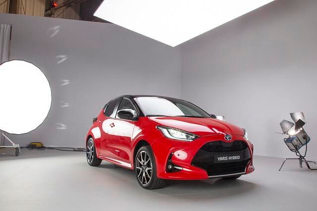 Optisch nähert sich der neue Yaris dem aktuellen Familien-Look von Toyota an