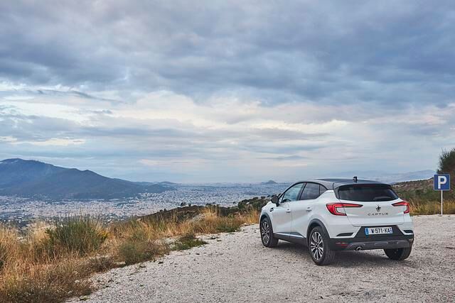 Dass er sich optisch deutlicher als SUV gibt, ändert nichts daran, dass der Renault auch weiterhin nur mit Frontantrieb zu haben ist