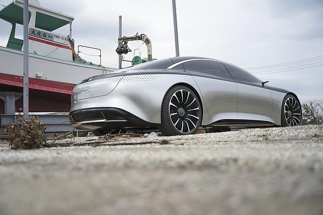 Mercedes Vision EQS