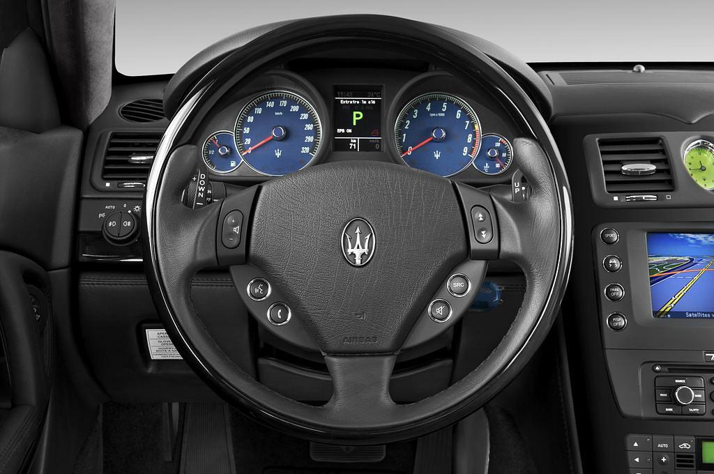 Maserati Quattroporte (Baujahr 2010) - 4 Türen Lenkrad