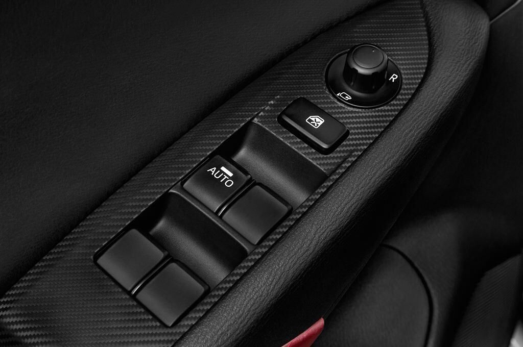 Mazda CX-3 (Baujahr 2015) Sports-Line 5 Türen Bedienungselemente Tür