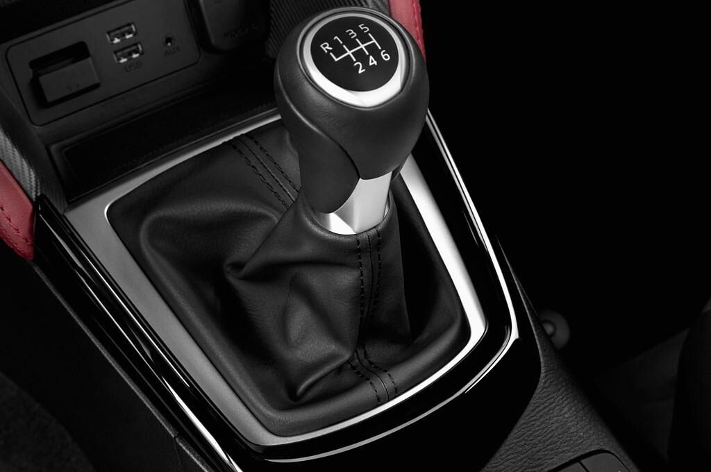 Mazda CX-3 (Baujahr 2015) Sports-Line 5 Türen Schalthebel