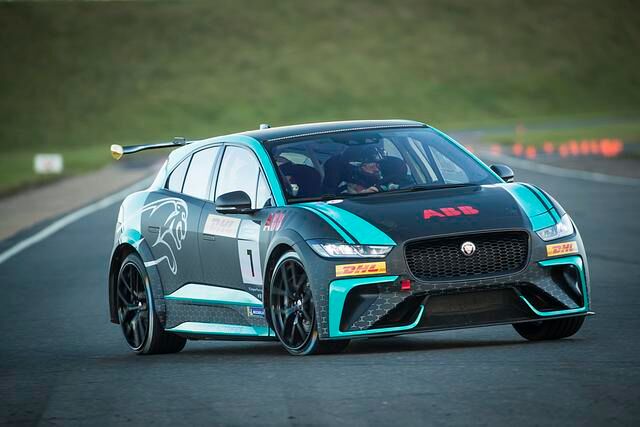 Zehn iPace sind bei einem knappen Dutzend Rennen im Vorfeld der Formel e am Start