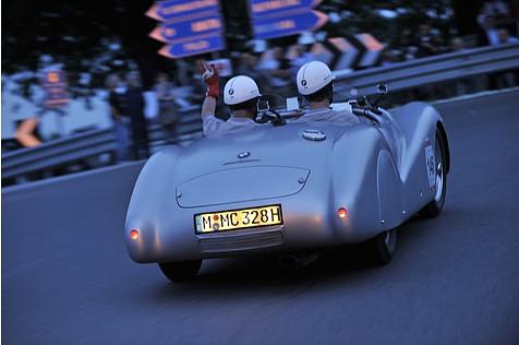 Mille Miglia - Einfahrt nach Rom im BMW 328