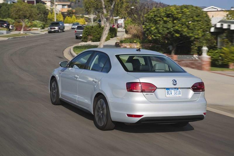 Der VW Jetta Hybrid wiegt knapp 1,5 Tonnen.