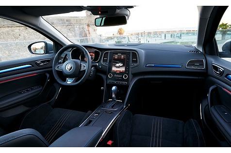 Das Cockpit des Renault Megane GT.