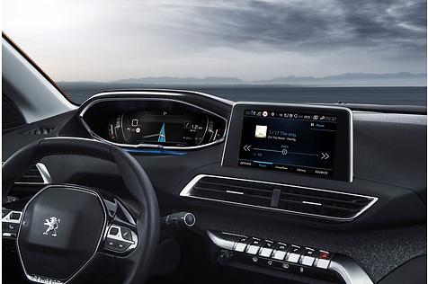 Das neue i-Cockpit bietet mehr Technologie als bisher