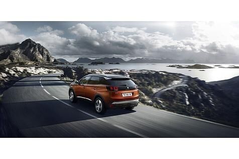 Die Zeiten der überfrachteten Lenkräder und Mittelkonsolen sind auch bei Peugeot vorbei