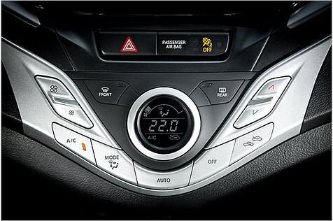 Auch eine Klimaautomatik gehört zur Serienausstattung des Baleno 1.0 Boosterjet