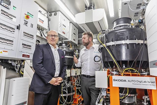 Skoda (links: CEO Bernhard Maier) arbeitet mit dem israelischen Unternehmen zusammen