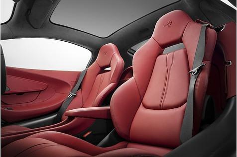 Die Sitze des McLaren 570GT bieten einen hervorragenden Seitenhalt.