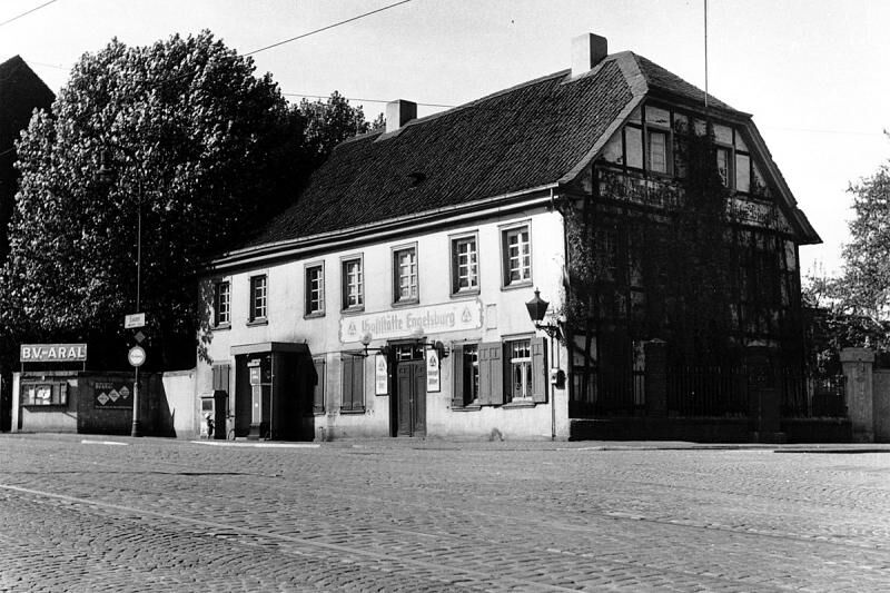 So unspektakulär sahen Tankstationen in den 1940ern aus
