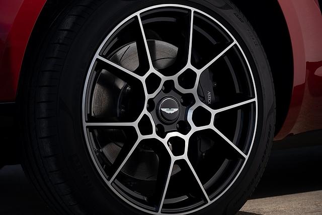 Aston Martin DBX 2020
