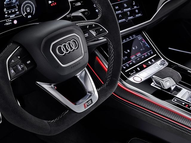 Wie es sich für ein sportliches Auto gehört, ist das Lenkrad unten abgeflacht