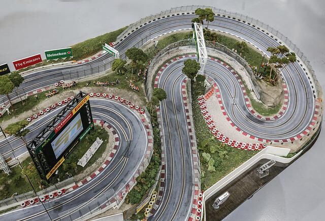 Die Rennbahn bietet einen kurvenreichen Streckenverlauf