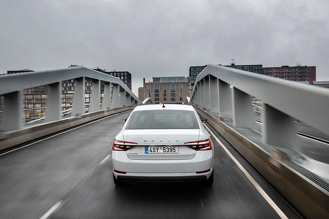 Fahrbericht: Skoda Superb iV  - So sparsam fährt ein Plug-in-Hybrid