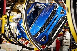 Hintergrund: Plug-In-Jeep aus Italien - Jeeps Strom-boli