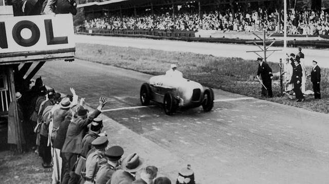 Panorama: Mercedes SSKL Aero - Donnergurke im Tiefflug