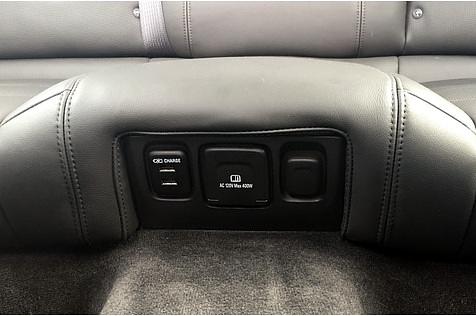 Cadillac CT6 3.6 AWD - Strom- und USB-Anschlüsse im Fond