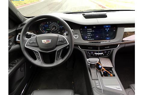Das Cockpit des Cadillac CT6 3.6 AWD