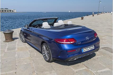 Das Mercedes C400 4Matic Cabriolet steht am 17.9.2016 beim Händler