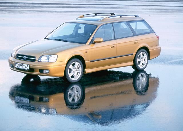 Die dritte Legacy-Generation debütiert, erstmals mit 3,0-Liter-Sechszylinder-Boxer-Benziner