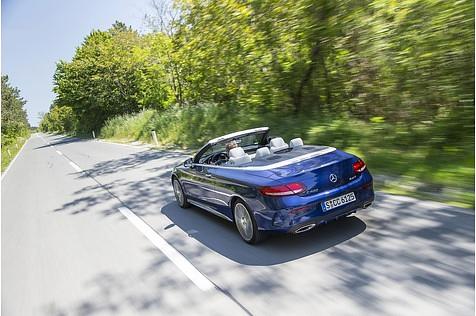 Mit dem Mercedes Cabriolet lässt es sich wunderbar gleiten