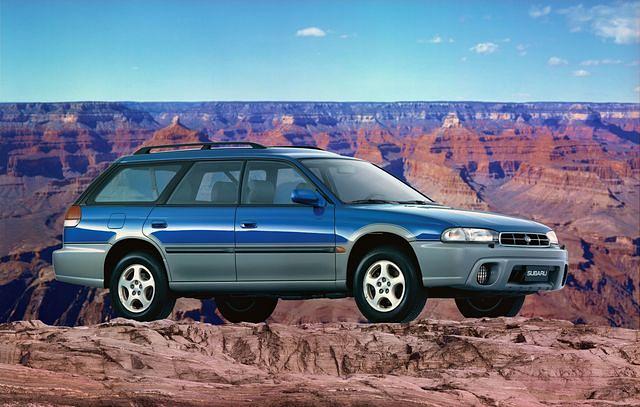Der Subaru Outback wird als erster sogenannter SUW (Sport Utility Wagon) lanciert 
