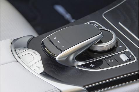 Das Comand-System erreicht nicht die Intuitivität des BMW-Bedienkonzepts